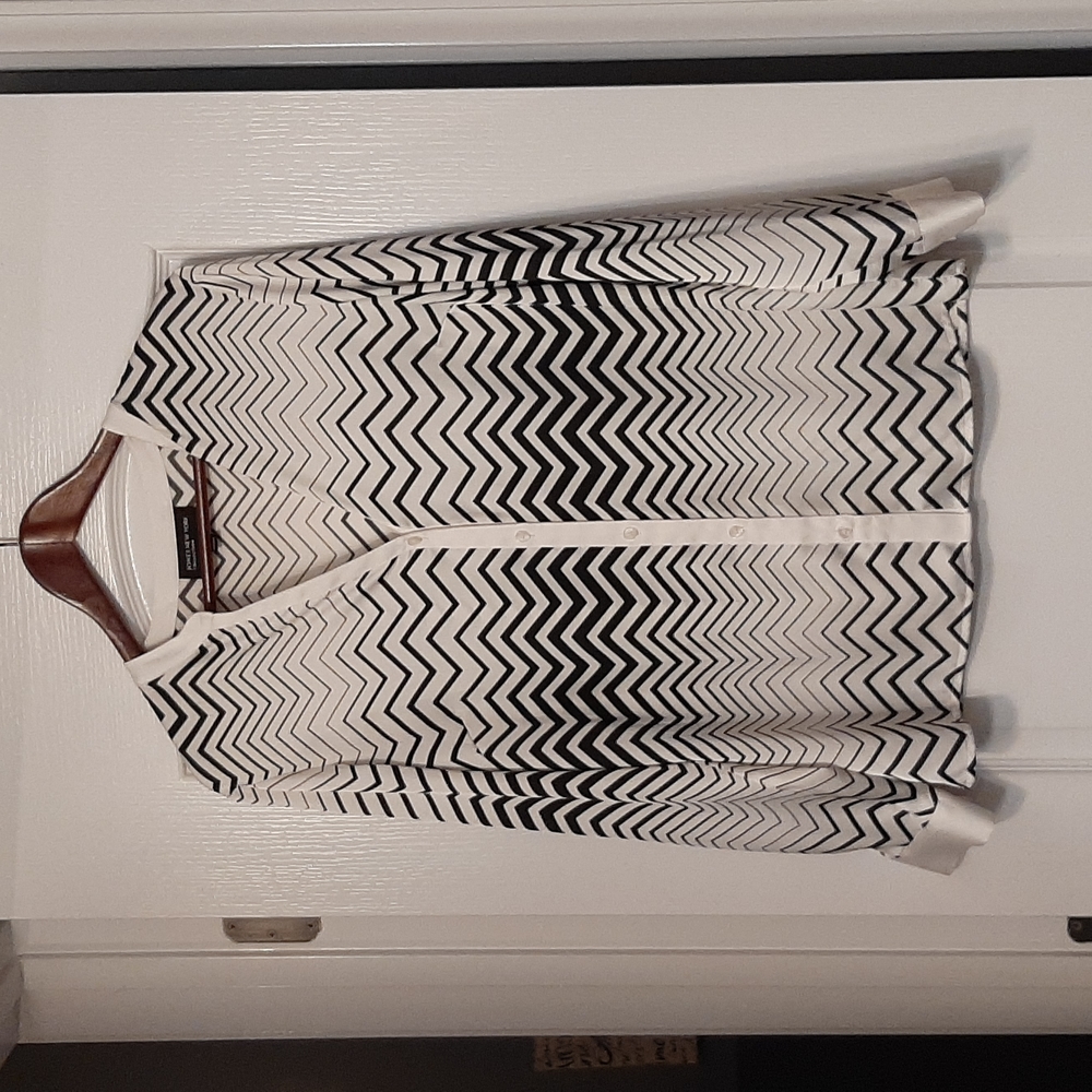 Jones New York Collection - Stretch Button Down Shirt - white and black - EUC